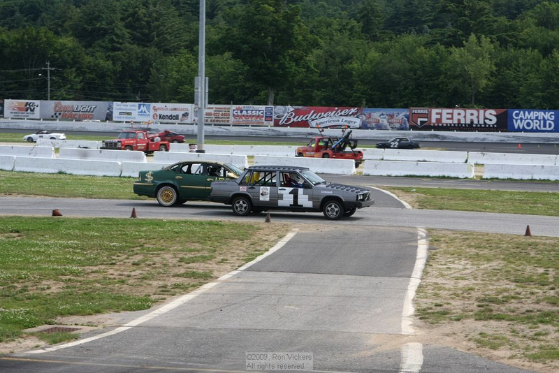 Illustration for article titled The 24 Hours Of LeMons New England 2009 Über Gallery, Part 1
